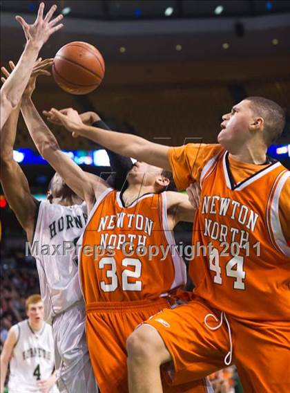 Thumbnail 1 in Newton North vs. Mansfield (MIAA Division 1 South Final) photogallery.