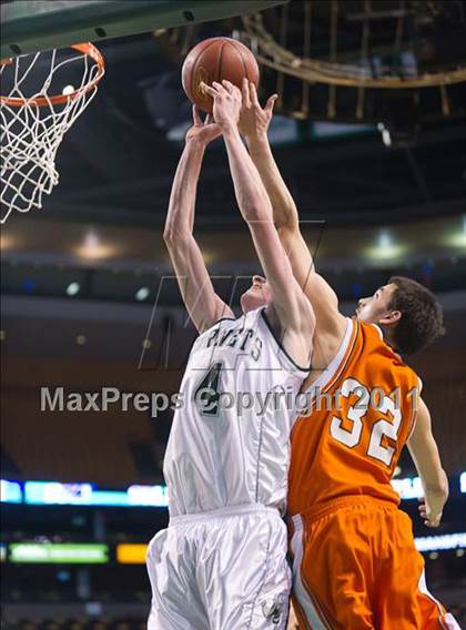 Thumbnail 2 in Newton North vs. Mansfield (MIAA Division 1 South Final) photogallery.