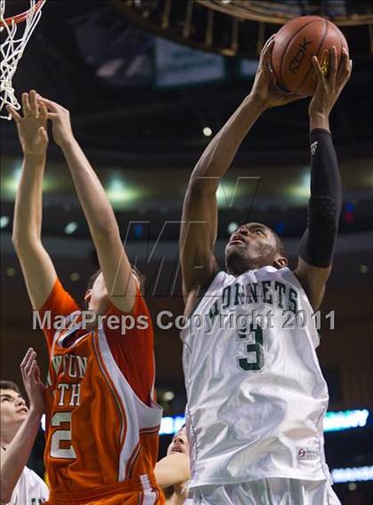 Thumbnail 1 in Newton North vs. Mansfield (MIAA Division 1 South Final) photogallery.