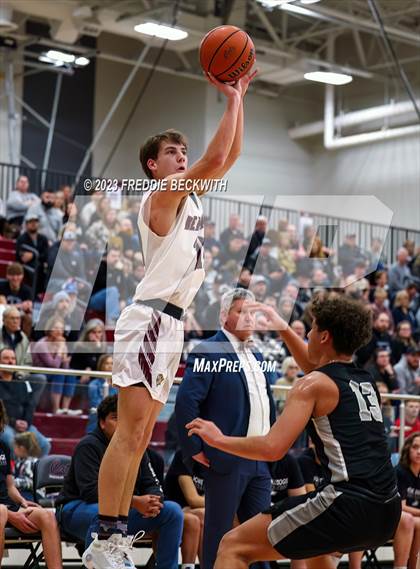 Thumbnail 2 in Howe vs. Whitesboro (UIL 3A Area Playoff) photogallery.
