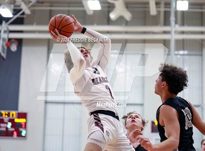 Thumbnail 2 in Howe vs. Whitesboro (UIL 3A Area Playoff) photogallery.