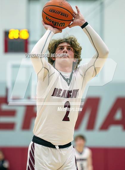 Thumbnail 1 in Howe vs. Whitesboro (UIL 3A Area Playoff) photogallery.