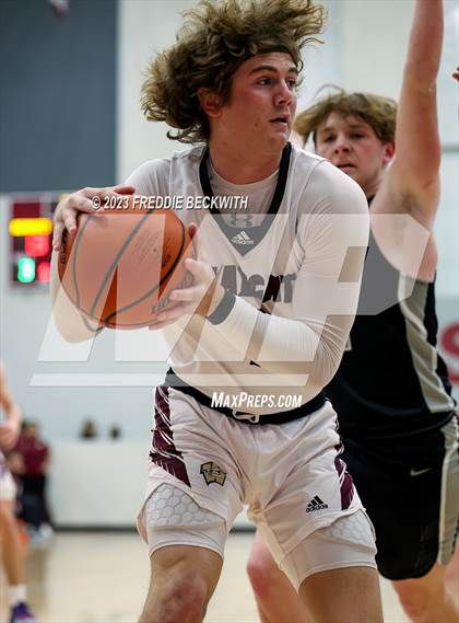 Thumbnail 3 in Howe vs. Whitesboro (UIL 3A Area Playoff) photogallery.