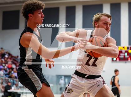 Thumbnail 3 in Howe vs. Whitesboro (UIL 3A Area Playoff) photogallery.