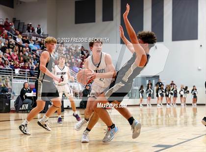 Thumbnail 2 in Howe vs. Whitesboro (UIL 3A Area Playoff) photogallery.