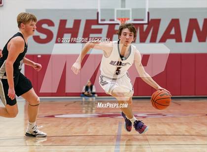 Thumbnail 2 in Howe vs. Whitesboro (UIL 3A Area Playoff) photogallery.