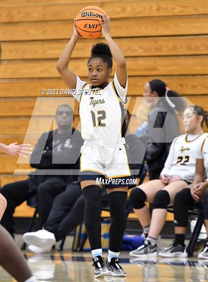 Thumbnail 1 in River City @ Inderkum photogallery.