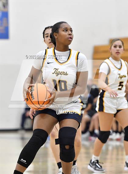 Thumbnail 1 in River City @ Inderkum photogallery.
