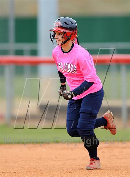 Thumbnail 3 in Bob Jones vs. James Clemens photogallery.