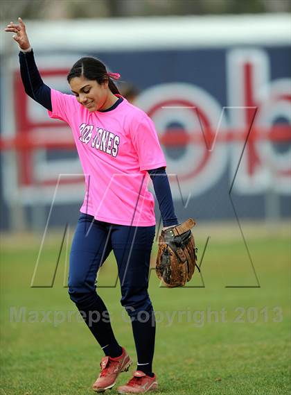 Thumbnail 3 in Bob Jones vs. James Clemens photogallery.