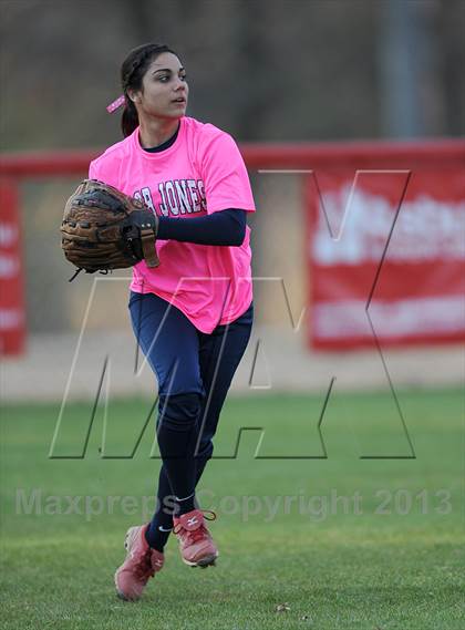 Thumbnail 3 in Bob Jones vs. James Clemens photogallery.