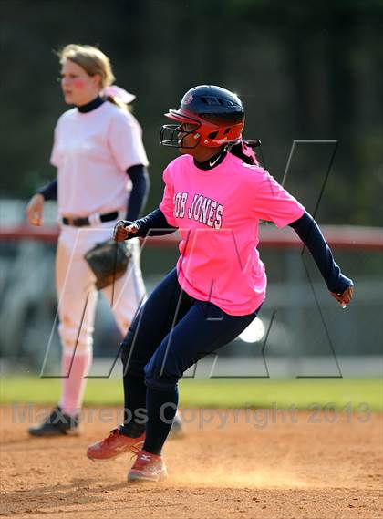 Thumbnail 1 in Bob Jones vs. James Clemens photogallery.