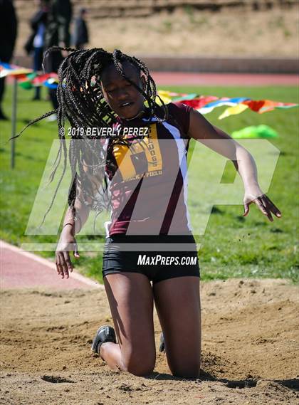 Thumbnail 3 in Highland vs Littlerock vs Eastside (Hurdles, Long Jump and 400m) photogallery.