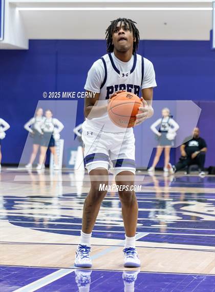 Thumbnail 2 in Mill Valley vs Piper (810 Varsity Showcase #39) photogallery.