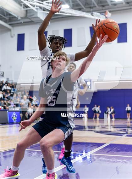 Thumbnail 2 in Mill Valley vs Piper (810 Varsity Showcase #39) photogallery.