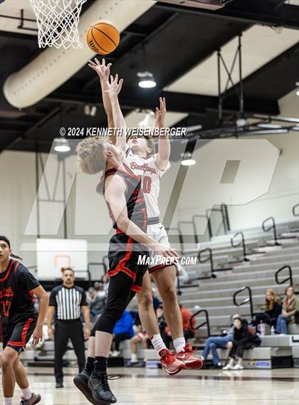 Thumbnail 3 in North vs. Hanford photogallery.