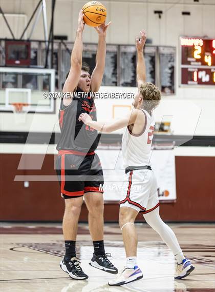 Thumbnail 2 in North vs. Hanford photogallery.