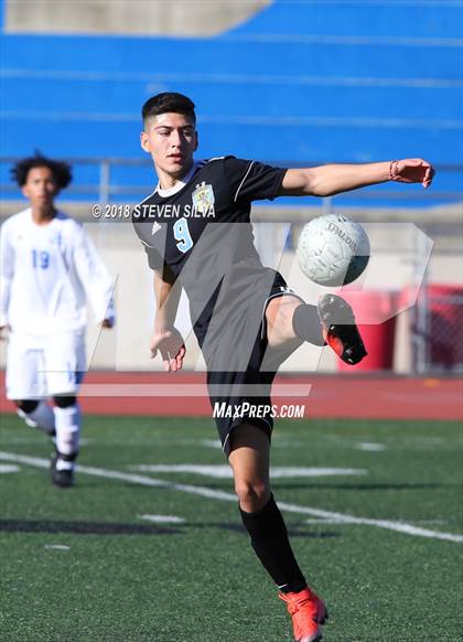 Thumbnail 3 in San Diego vs. San Ysidro (San Diego Holiday Tournament) photogallery.