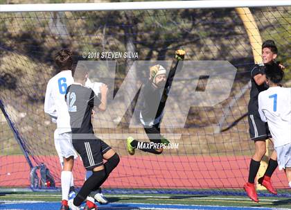 Thumbnail 3 in San Diego vs. San Ysidro (San Diego Holiday Tournament) photogallery.