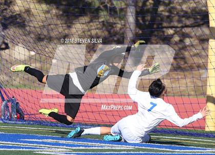 Thumbnail 2 in San Diego vs. San Ysidro (San Diego Holiday Tournament) photogallery.