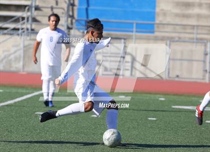 Thumbnail 3 in San Diego vs. San Ysidro (San Diego Holiday Tournament) photogallery.