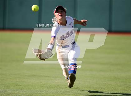 Thumbnail 2 in Bullard vs. Sweeny (UIL 4A Softball Semifinal) photogallery.