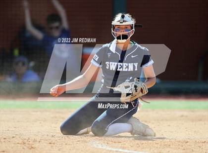 Thumbnail 3 in Bullard vs. Sweeny (UIL 4A Softball Semifinal) photogallery.
