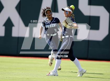 Thumbnail 1 in Bullard vs. Sweeny (UIL 4A Softball Semifinal) photogallery.