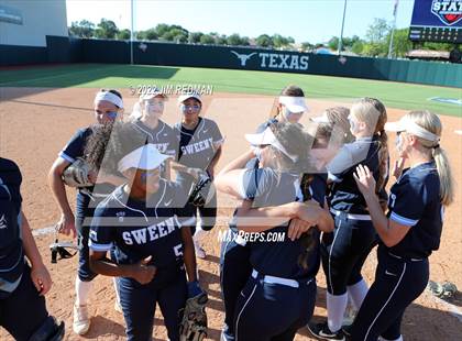 Thumbnail 1 in Bullard vs. Sweeny (UIL 4A Softball Semifinal) photogallery.