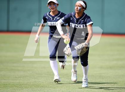 Thumbnail 3 in Bullard vs. Sweeny (UIL 4A Softball Semifinal) photogallery.