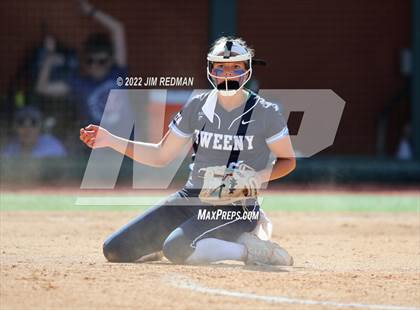 Thumbnail 2 in Bullard vs. Sweeny (UIL 4A Softball Semifinal) photogallery.