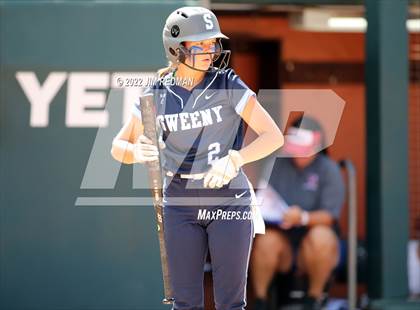 Thumbnail 2 in Bullard vs. Sweeny (UIL 4A Softball Semifinal) photogallery.