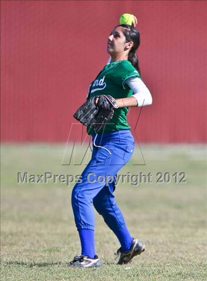 Thumbnail 3 in Highland vs Golden Valley (Mira Monte Invitational) photogallery.