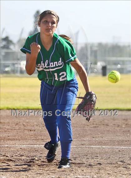 Thumbnail 1 in Highland vs Golden Valley (Mira Monte Invitational) photogallery.
