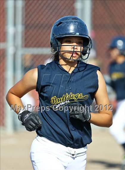 Thumbnail 2 in Highland vs Golden Valley (Mira Monte Invitational) photogallery.