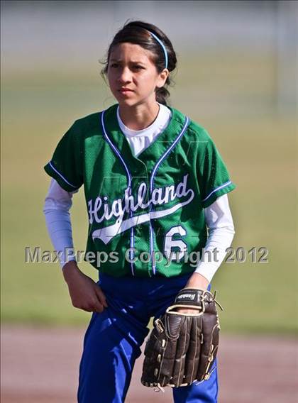 Thumbnail 2 in Highland vs Golden Valley (Mira Monte Invitational) photogallery.