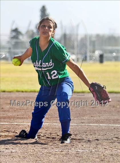 Thumbnail 2 in Highland vs Golden Valley (Mira Monte Invitational) photogallery.