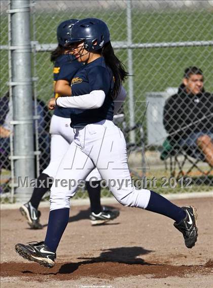 Thumbnail 3 in Highland vs Golden Valley (Mira Monte Invitational) photogallery.