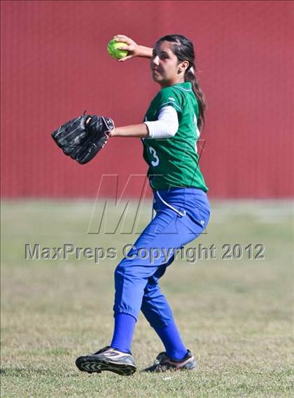 Thumbnail 2 in Highland vs Golden Valley (Mira Monte Invitational) photogallery.