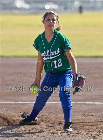 Thumbnail 2 in Highland vs Golden Valley (Mira Monte Invitational) photogallery.