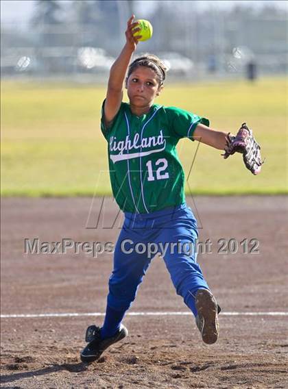 Thumbnail 2 in Highland vs Golden Valley (Mira Monte Invitational) photogallery.