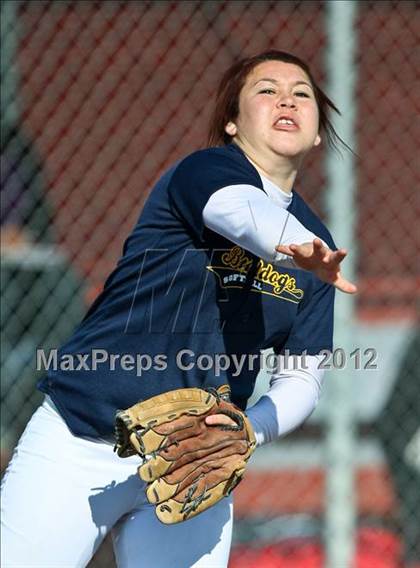 Thumbnail 2 in Highland vs Golden Valley (Mira Monte Invitational) photogallery.