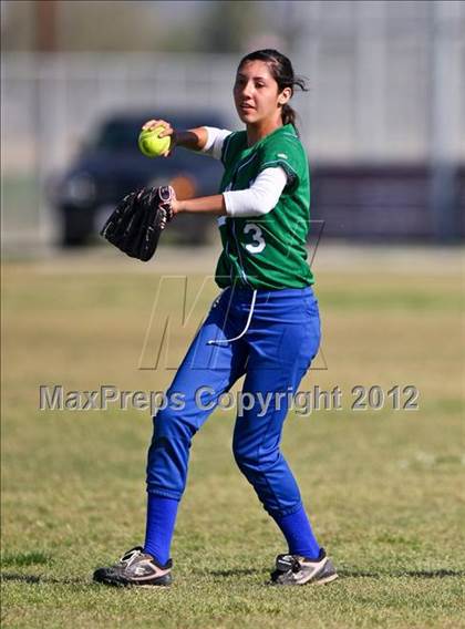 Thumbnail 2 in Highland vs Golden Valley (Mira Monte Invitational) photogallery.