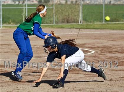 Thumbnail 2 in Highland vs Golden Valley (Mira Monte Invitational) photogallery.