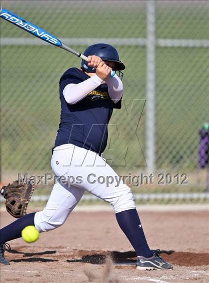 Thumbnail 2 in Highland vs Golden Valley (Mira Monte Invitational) photogallery.