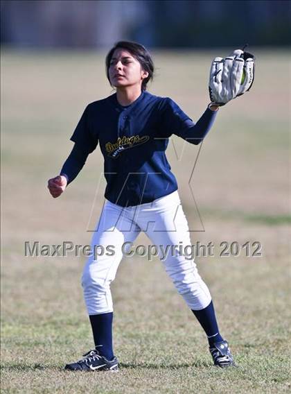 Thumbnail 2 in Highland vs Golden Valley (Mira Monte Invitational) photogallery.