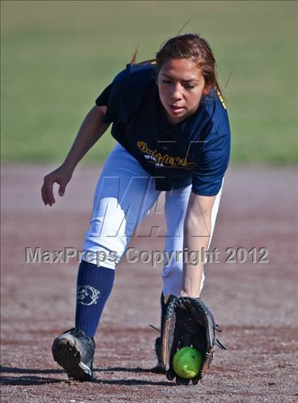 Thumbnail 3 in Highland vs Golden Valley (Mira Monte Invitational) photogallery.
