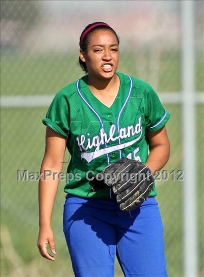 Thumbnail 2 in Highland vs Golden Valley (Mira Monte Invitational) photogallery.