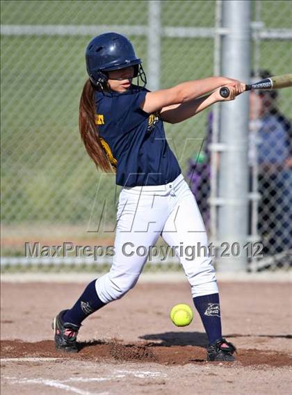 Thumbnail 2 in Highland vs Golden Valley (Mira Monte Invitational) photogallery.