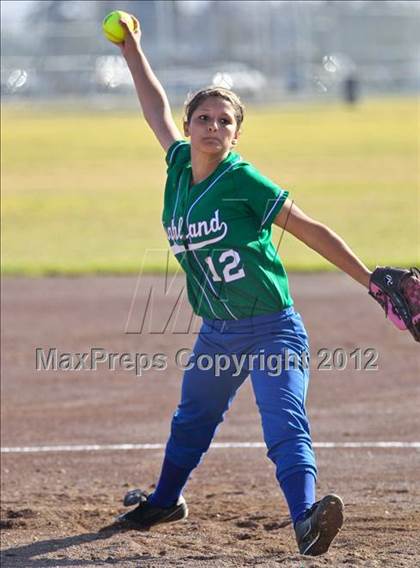 Thumbnail 3 in Highland vs Golden Valley (Mira Monte Invitational) photogallery.